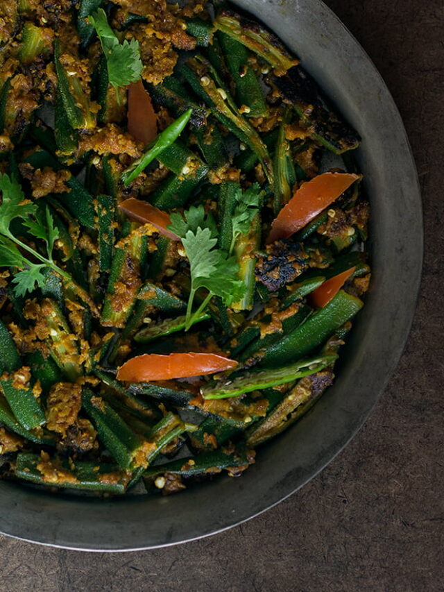 Close-up of freshly cooked Besan Wali Bhindi with a golden, crispy texture