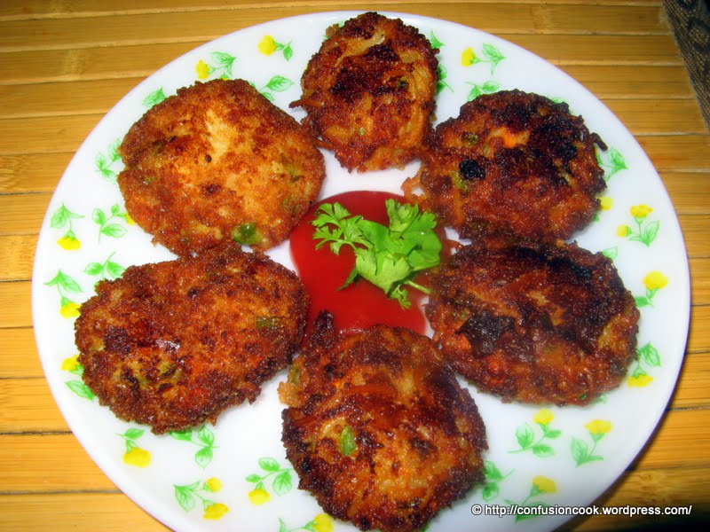 Crispy maggi cutlet served in a plate with tomato ketchup