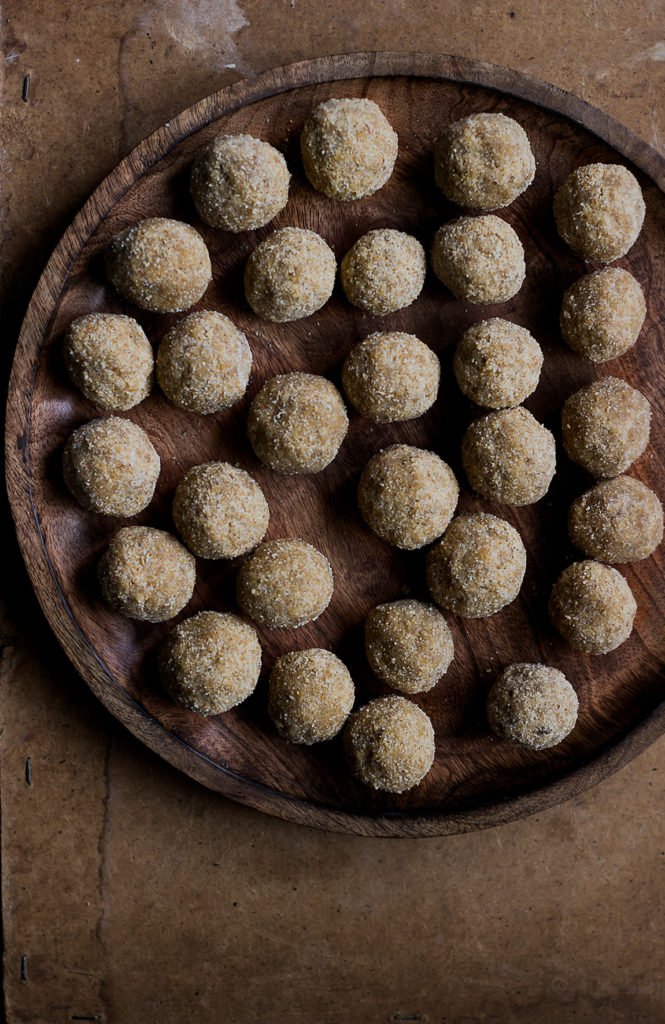 A tray full of Til ke Laddu, ready to serve