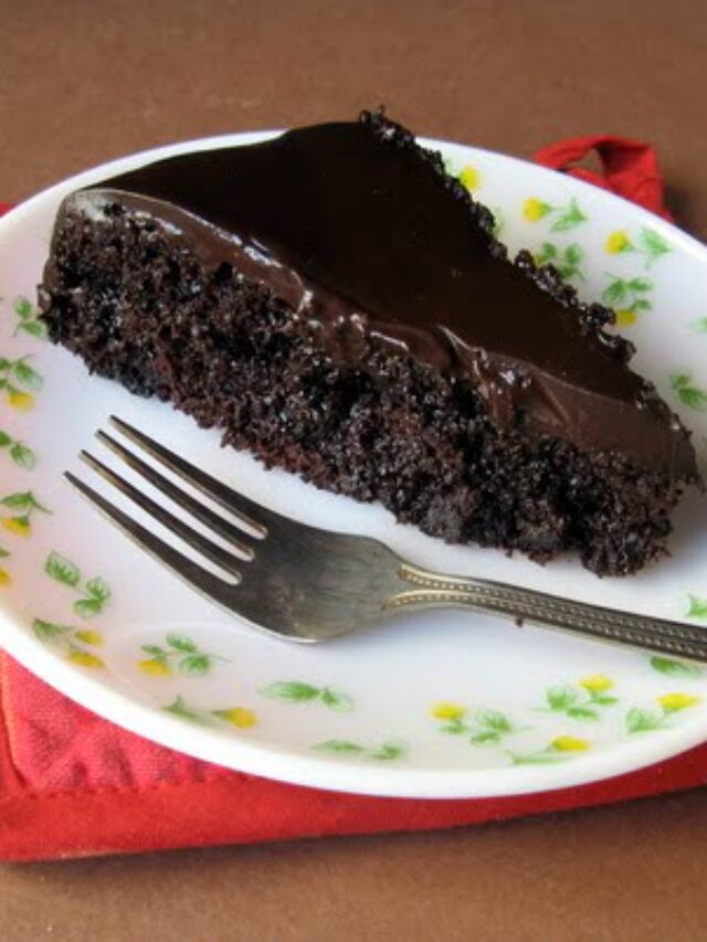 A beautifully plated slice of Sachertorte with a drizzle of chocolate sauce