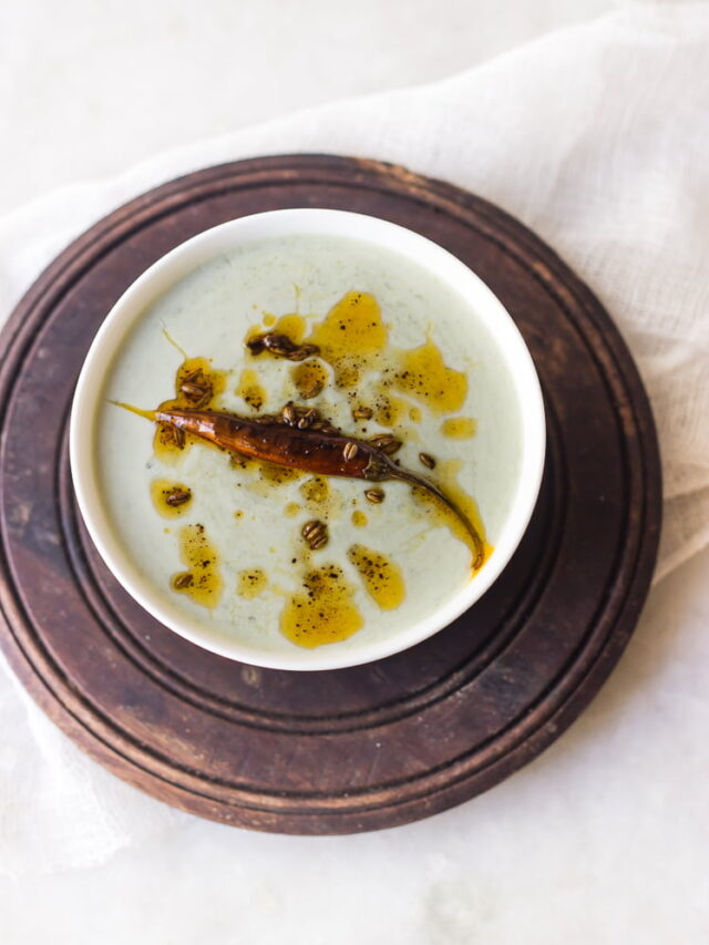 Bowl of creamy Bathua ka Raita garnished with roasted cumin and coriander