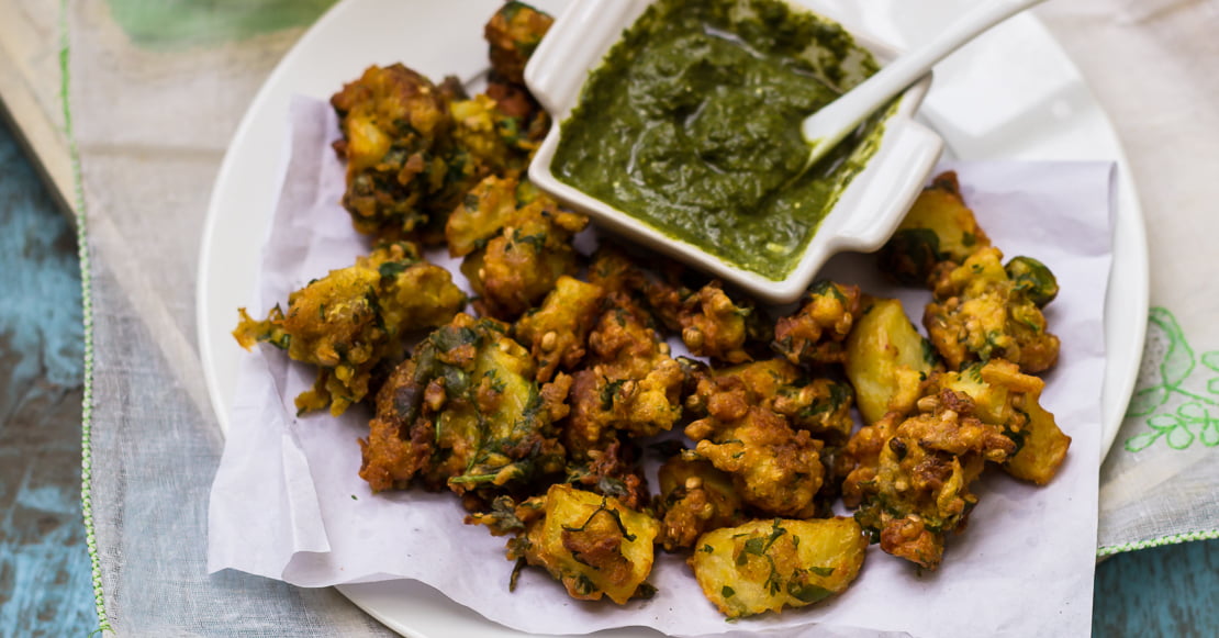 Close-up of a crispy Aloo Bread Pakori served in a plate