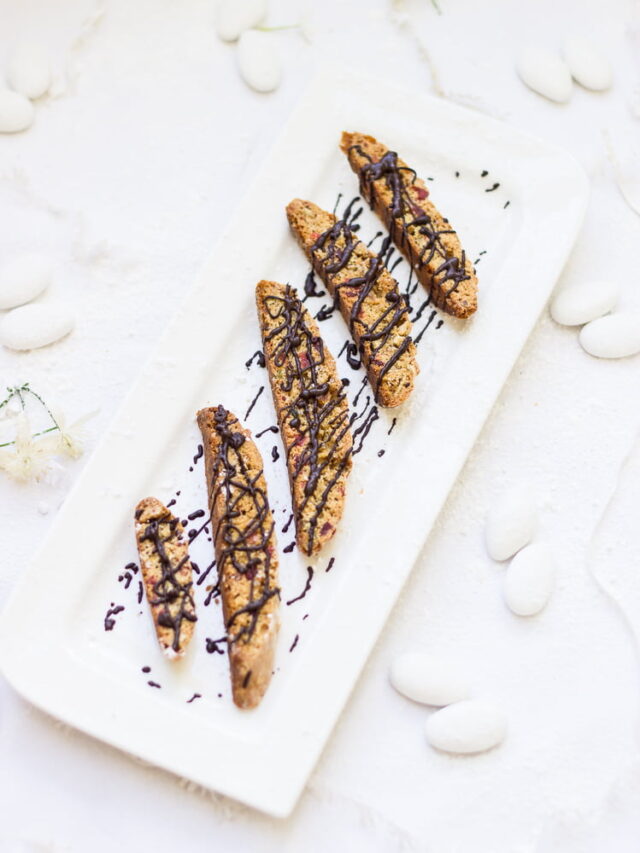Biscotti pieces beautifully placed in a dessert platter