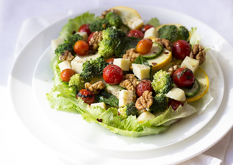 Best romaine lettuce salad with vegetables and dressing