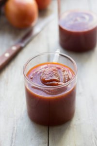 Storing homemade tomato sauce in airtight jar