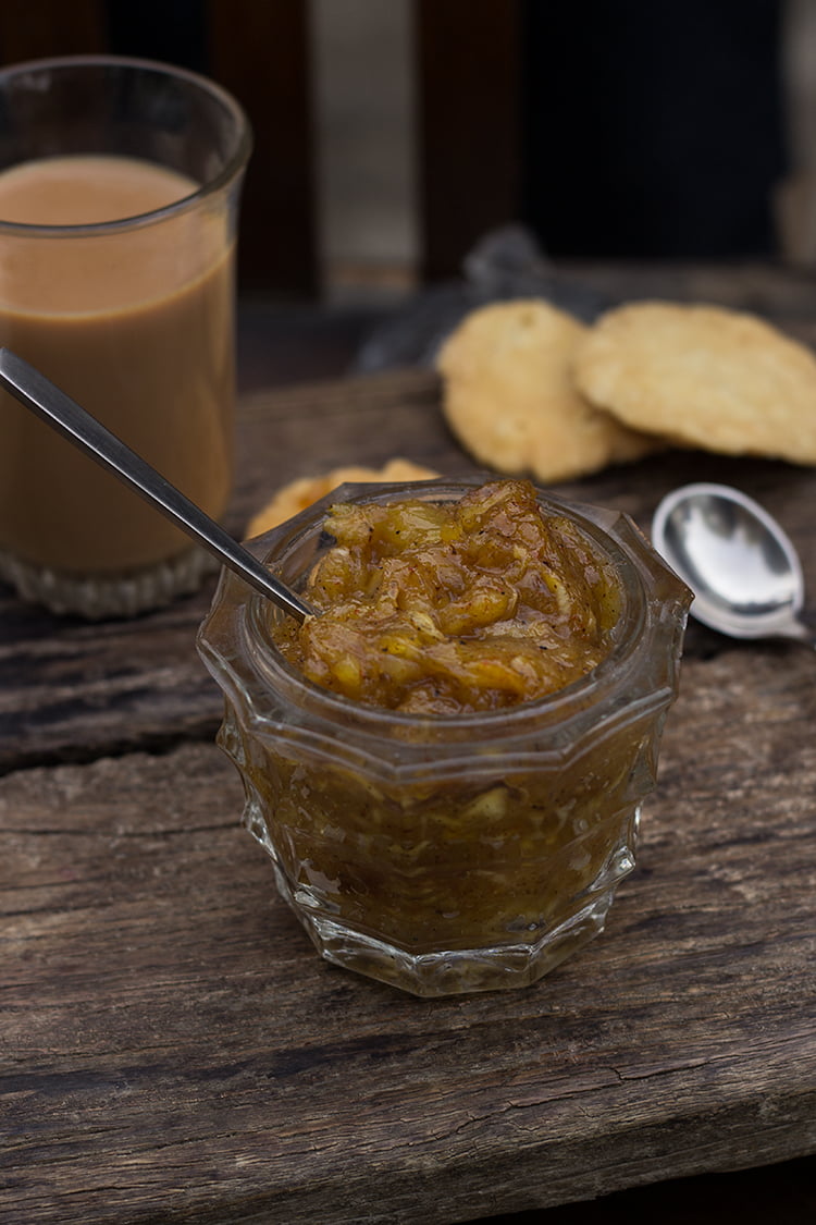 Freshly made Kairi ki Khatti Meethi Chutney served with snacks
