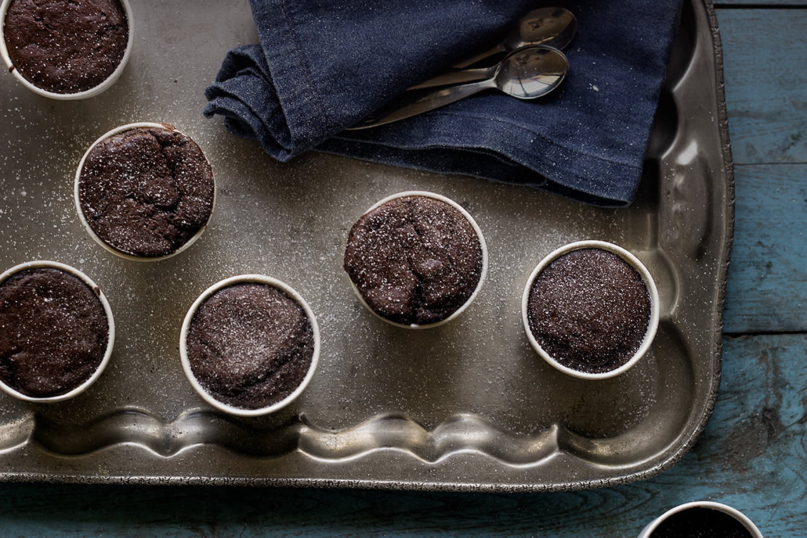 Chocolate lava cake made without eggs at home