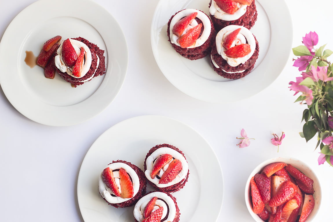 Eggless red velvet mini cakes dusted lightly with powdered sugar