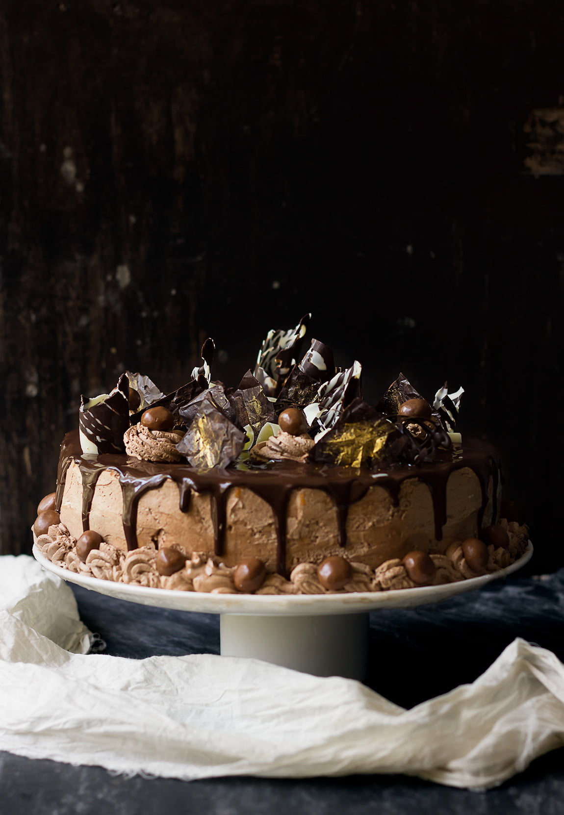 Side view of the cake with a slice removed, displaying the biscuit layers