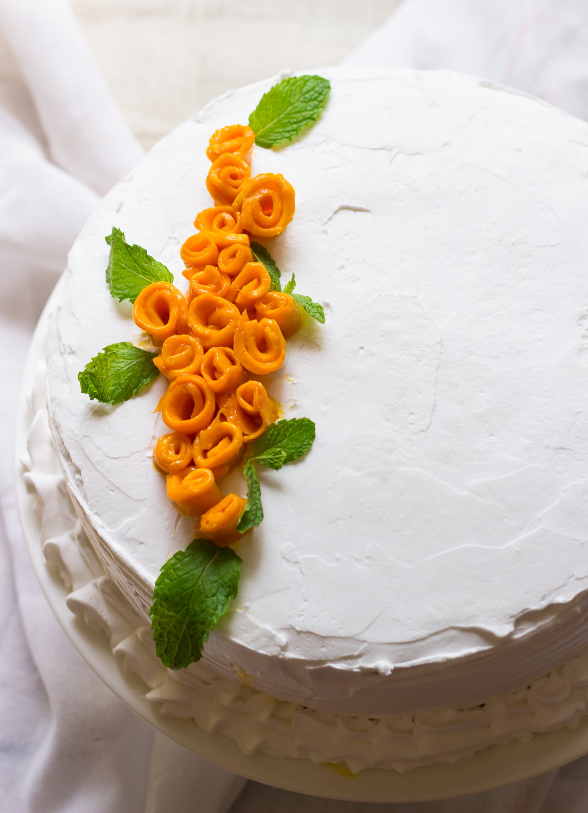 Decorative presentation of the eggless mango rose cake