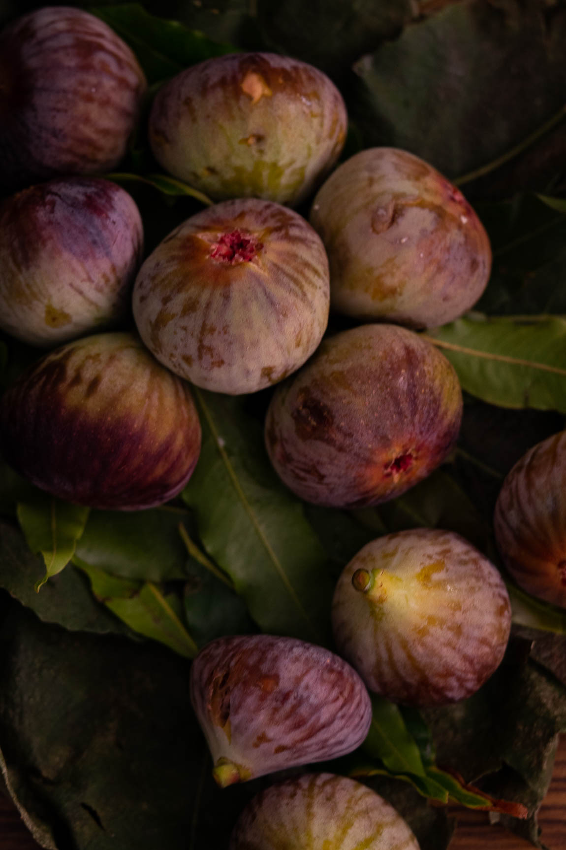 Fresh figs on a plate, demonstrating their versatility in healthy snacks