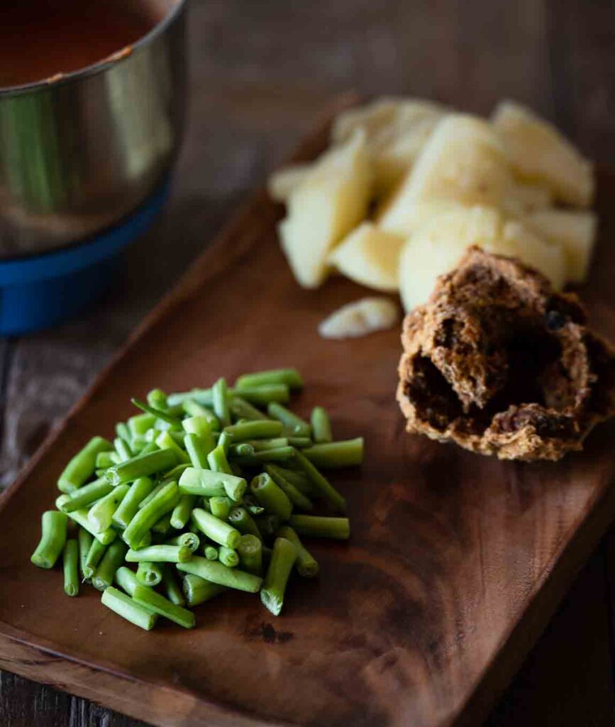 Aloo uradi singre recipe made with radish pods, potatoes and urad wadi